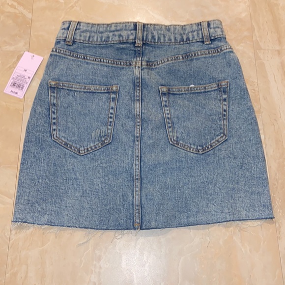 NWT. Wild Fable Medium Blue Distressed Demin Skirt. 4 Real Pockets. Size 00. - Picture 5 of 5